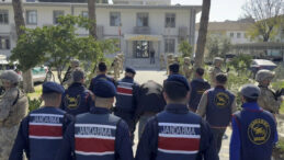 Annesini, odunla başına vurup &ouml;ld&uuml;rd&uuml;