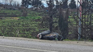 Antakya-İskenderun yolunda feci kaza: Motosiklet s&uuml;r&uuml;c&uuml;s&uuml; hayatını kaybetti