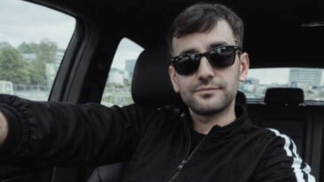 Antalya'da bariyerlere &ccedil;arpan motosikletli hayatını kaybetti