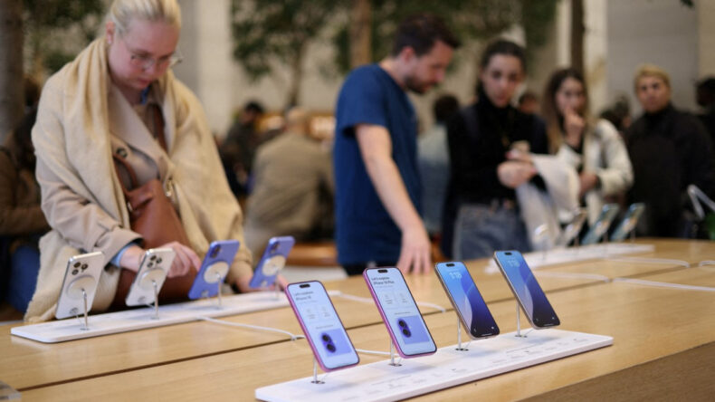 Apple &lsquo;uygun fiyatlı&rsquo; iPhone&rsquo;u duyurdu