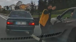 Aracından inip s&uuml;r&uuml;c&uuml;ye saldıran kişiye 360 bin lira ceza