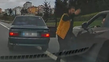 Aracından inip s&uuml;r&uuml;c&uuml;ye saldıran kişiye 360 bin lira ceza