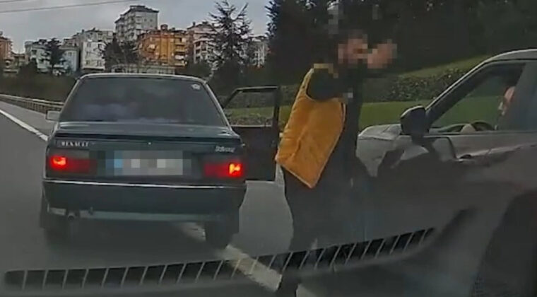 Aracından inip s&uuml;r&uuml;c&uuml;ye saldıran kişiye 360 bin lira ceza