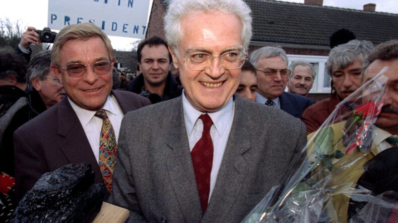 Aşırı sağa yenilince kariyeri bitmişti… Sosyalist başbakan öldü