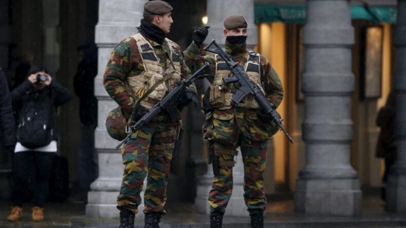 Avrupa'nın Kalbinde Asker Sokağa İniyor