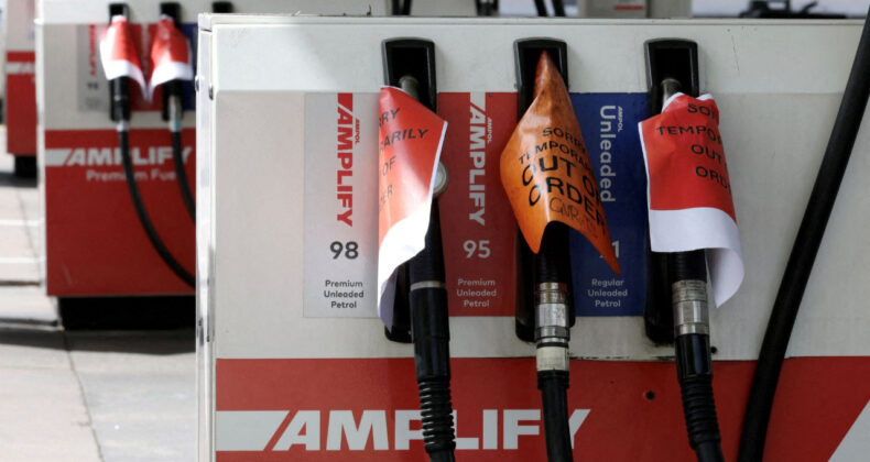 Avustralya'daki istasyonlarda yakıt t&uuml;kendi, h&uuml;k&uuml;met acil toplanıyor