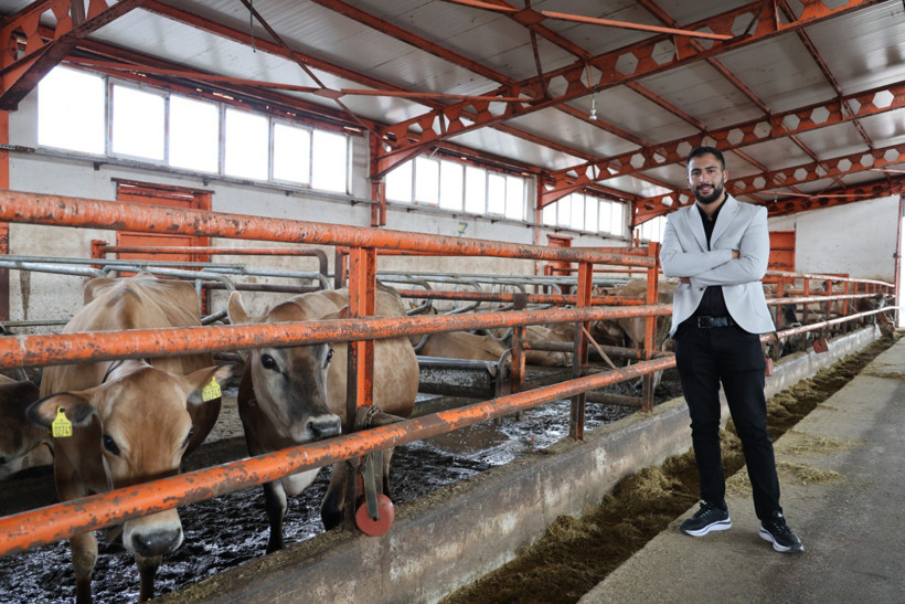 Enes Öksüm çiftçilik yaparken