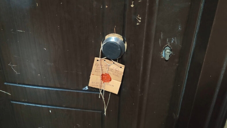 Ayaklarını Bağladığı Kadını D&ouml;verek &Ouml;ld&uuml;rd&uuml;