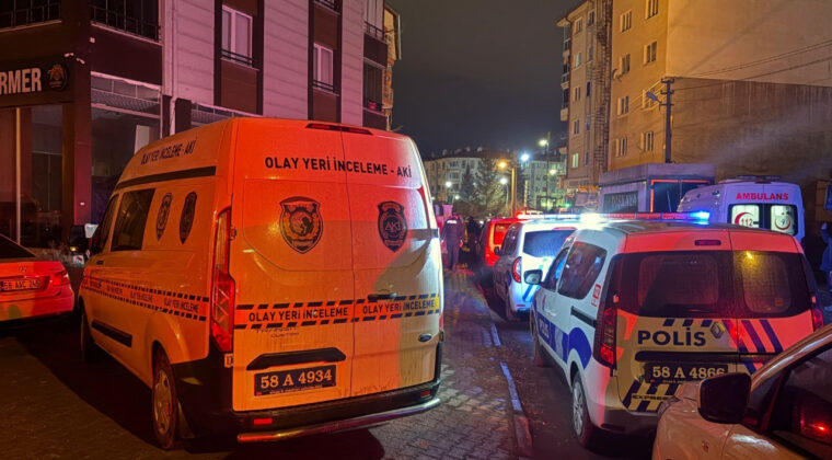 Babası ve Ağabeyini &Ouml;ld&uuml;r&uuml;p Babaannesini Ağır Yaralamıştı, Tutuklandı