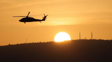 BAE&rsquo;de Helikopter D&uuml;şt&uuml;, Pilotlar Hayatını Kaybetti