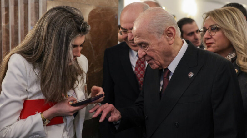 Bahçeli, yüzüğünü gösterdi: Konuşmamda bahsettim