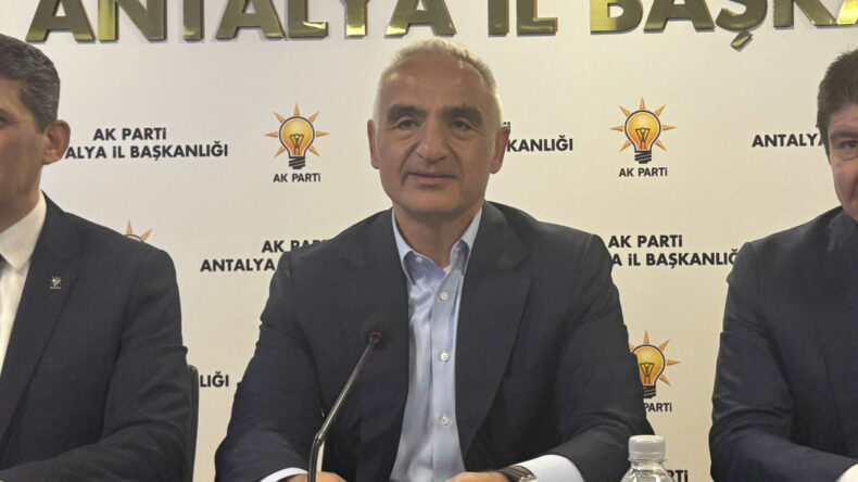 Bakan Ersoy: D&uuml;nyanın 4'&uuml;nc&uuml; b&uuml;y&uuml;k turizm &uuml;lkesi olan bir T&uuml;rkiye g&ouml;r&uuml;yoruz