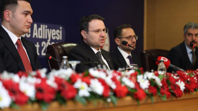 Bakan G&uuml;rlek: 'Yargı her zaman g&uuml;&ccedil;l&uuml;den yanadır' algısı yanlış bir algı