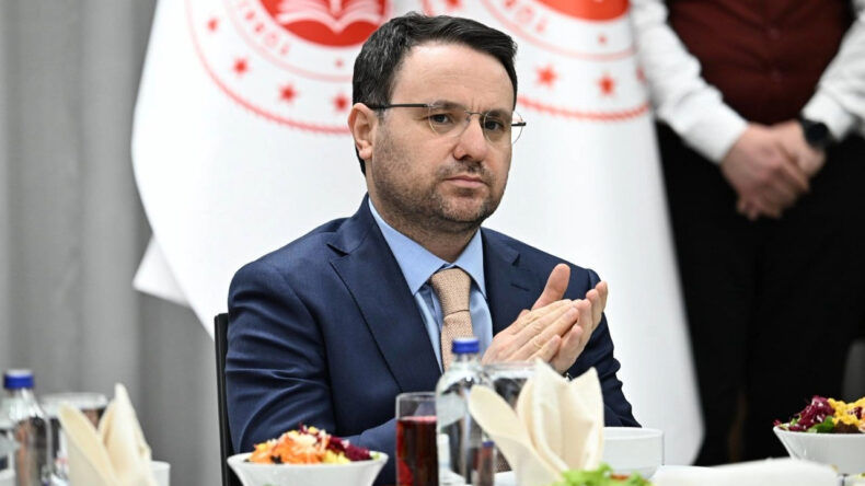 Bakan G&uuml;rlek: Adalet g&uuml;&ccedil;l&uuml; olduğunda devlet g&uuml;&ccedil;l&uuml; olur