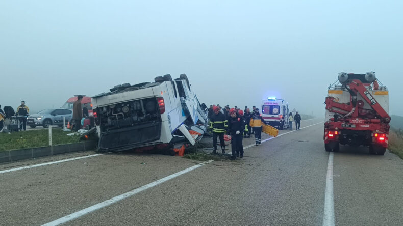 Bayram Sabahı Kaza: İki &Ouml;l&uuml;, &Ccedil;ok Sayıda Yaralı