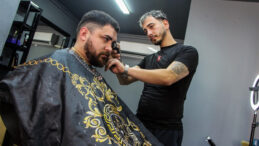 Bayram tıraşı i&ccedil;in haftalar &ouml;ncesinden sıraya girdiler