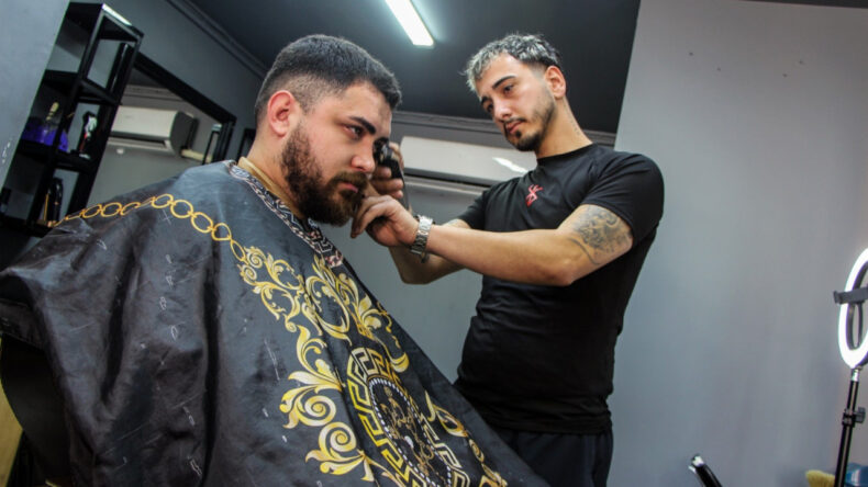 Bayram tıraşı i&ccedil;in haftalar &ouml;ncesinden sıraya girdiler