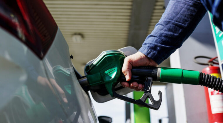 Benzin ve Motorin Fiyatları T&uuml;m D&uuml;nyada U&ccedil;uşa Ge&ccedil;ti