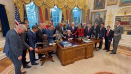 Beyaz Saray&rsquo;da &Ccedil;ok Konuşulacak Anlar: Trump İ&ccedil;in Dua Etmeler