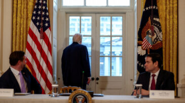 Beyaz Saray&rsquo;da İran gerilimi: Trump&rsquo;ın danışmanları strateji konusunda b&ouml;l&uuml;nd&uuml;