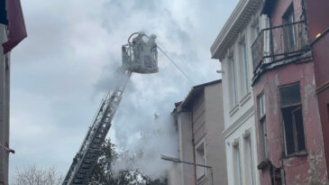 Binayı alevler sardı: &Ouml;l&uuml; ve yaralılar var