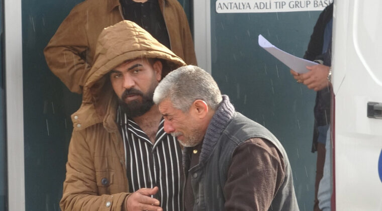 Bir babanın en ağır y&uuml;k&uuml;: Kızı ve 5 torununun cenazesini g&ouml;zyaşlarıyla teslim aldı