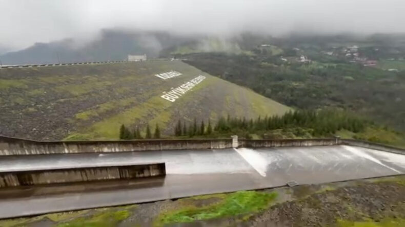 Bir baraj daha doldu, kapaklar açıldı