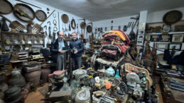 Bir bisk&uuml;vi kutusuyla başladı, 15 bin par&ccedil;alık etnografya koleksiyonuna d&ouml;n&uuml;şt&uuml;