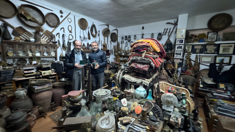 Bir bisk&uuml;vi kutusuyla başladı, 15 bin par&ccedil;alık etnografya koleksiyonuna d&ouml;n&uuml;şt&uuml;