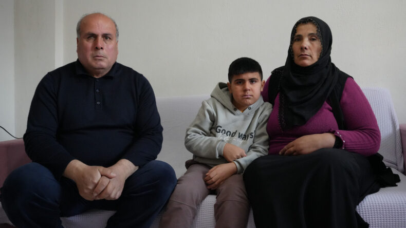 Bir oğlunu kaybetti, diğeri i&ccedil;in yardım istiyor