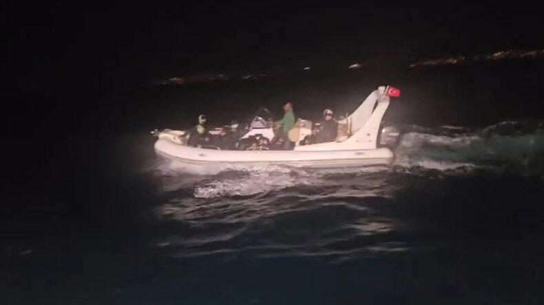 Bodrum&rsquo;da 21 Ka&ccedil;ak G&ouml;&ccedil;men ve 1 G&ouml;&ccedil;men Ka&ccedil;ak&ccedil;ısı Ş&uuml;phelisi Yakalandı