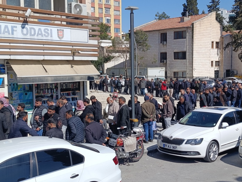 Şanlıurfa'da Plaka Değişimi Kuyruğu