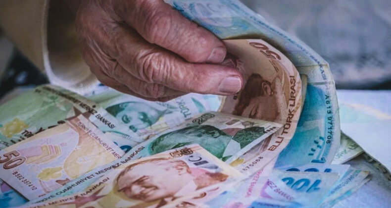 &Ccedil;alışanların ve Emeklilerin Maaşı İki Ayda Eridi