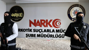 &Ccedil;ekici kasasından y&uuml;z binlerce uyuşturucu &ccedil;ıktı