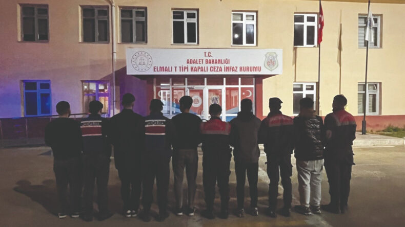 Cezaevine uyuşturucu sokacaklardı, 14 kişi tutuklandı