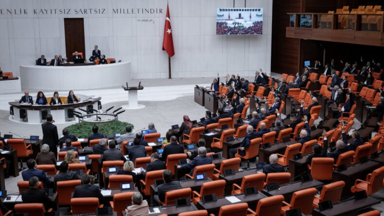 CHP 'A&ccedil;ıklayın' dedi, AKP karşı &ccedil;ıkınca kavga b&uuml;y&uuml;d&uuml;: Adam kahrından &ouml;ld&uuml;