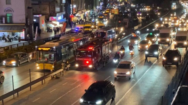Dehşet: Metrob&uuml;s&uuml;n &uuml;zerinden ge&ccedil;tiği kadın ağır yaralandı