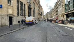 Dev banka &ouml;n&uuml;nde bombalı saldırı girişimi