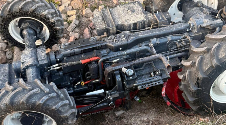 Devrilen Trakt&ouml;r&uuml;n Altında Hayatını Kaybetti