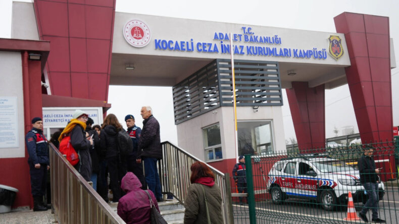 Dilovası davasında sanığın "Şov yapmayın" s&ouml;zleri tansiyonu y&uuml;kseltti