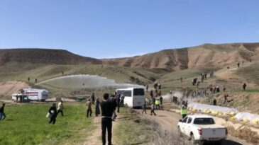 Diyarbakır'da GES Protestosuna Jandarma M&uuml;dahalesi: 15 G&ouml;zaltı, 4 Yaralı