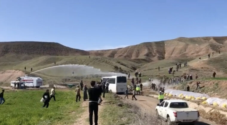 Diyarbakır'da GES Protestosuna Jandarma M&uuml;dahalesi: 15 G&ouml;zaltı, 4 Yaralı