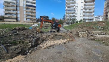 Diyarbakır'da Kuvvetli Yağış Menfez K&ouml;pr&uuml;y&uuml; &Ccedil;&ouml;kertti