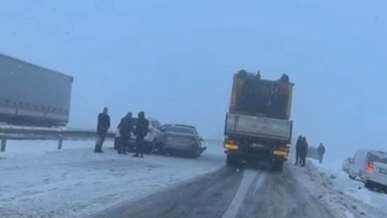 Diyarbakır'da Zincirleme Kaza! 10 Ara&ccedil; Birbirine Girdi