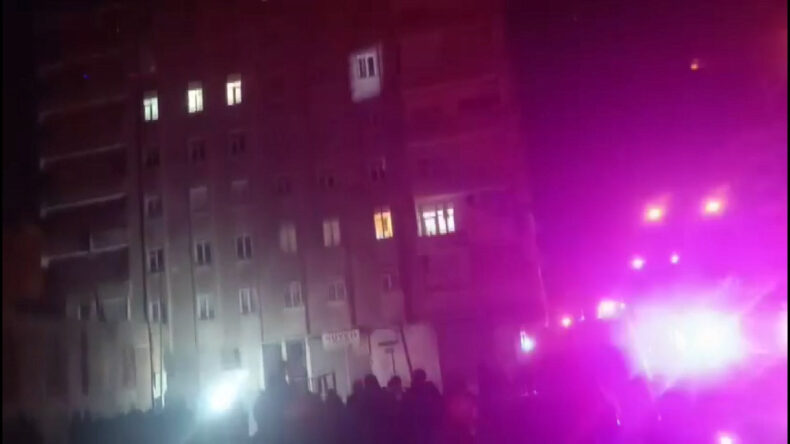 Diyarbakır&rsquo;da kolonlardan ses geldi: 8 katlı apartman tahliye edildi