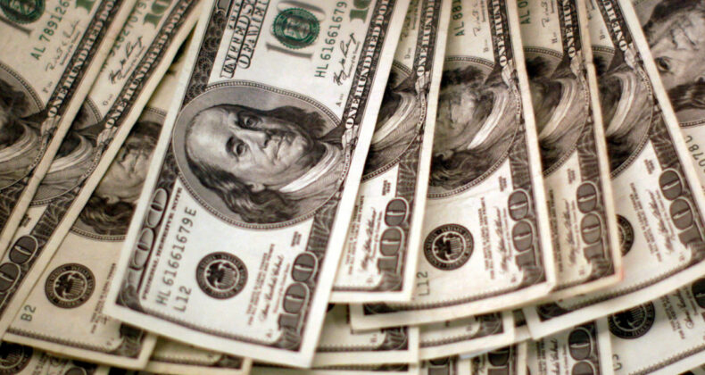 Dolarda Sınırlı Artış Sürüyor