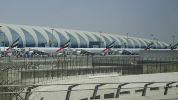 Dubai Havalimanı'nda U&ccedil;uşlar Askıya Alındı