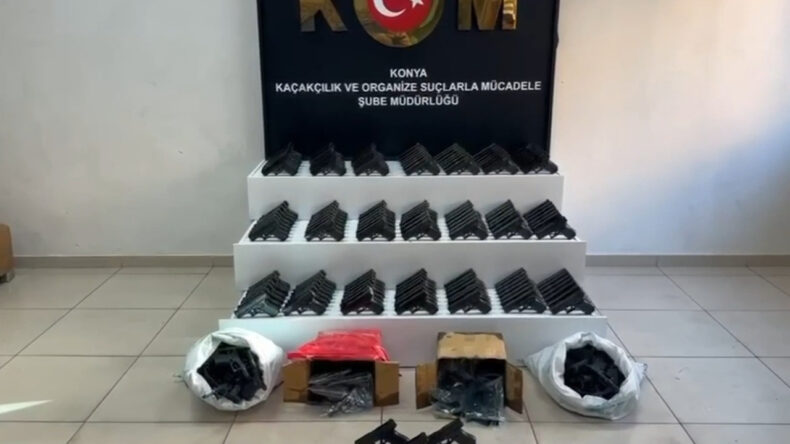Durdurulan ara&ccedil;lardan 250 silah &ccedil;ıktı