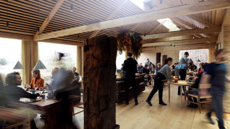 D&uuml;nyaca &Uuml;nl&uuml; Restoranda T&uuml;rk Stajyeri Taciz Edilmiş