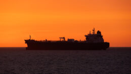 D&uuml;nyanın en b&uuml;y&uuml;k rafinerisi İran'dan petrol aldı